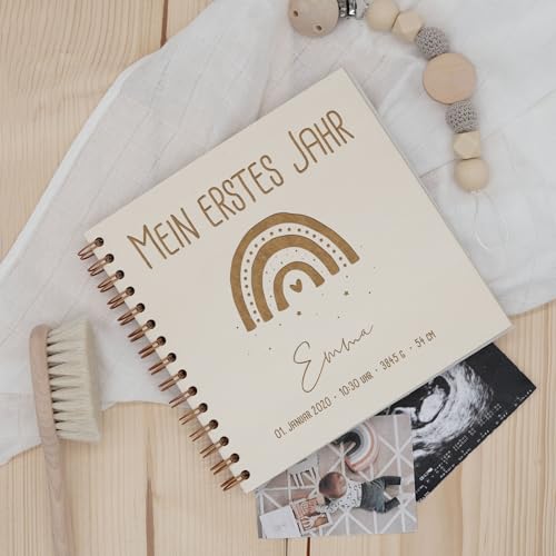 hello mini Babybuch „Mein erstes Jahr" – personalisierbar, Holz-Cover mit Gravur